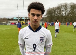 开云体育官网app下载-西甲联赛33轮比分数据 一场激烈的对决回顾